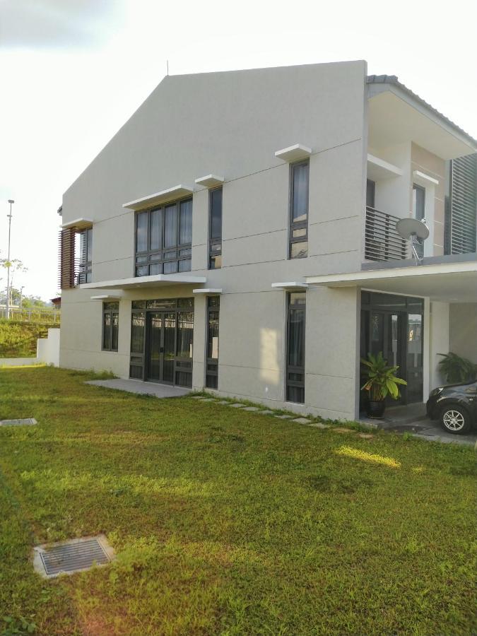 Pinevalley Homestay Putrajaya Presint 12 Buitenkant foto